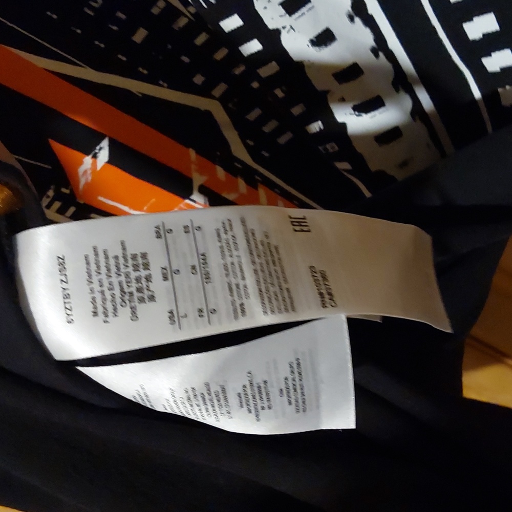 ๐๐๐๐ARMANI EXCHANGE TSHIRT SIZE L.BLACK ORANGE N WHITE DESIGN - Picture 3 of 4